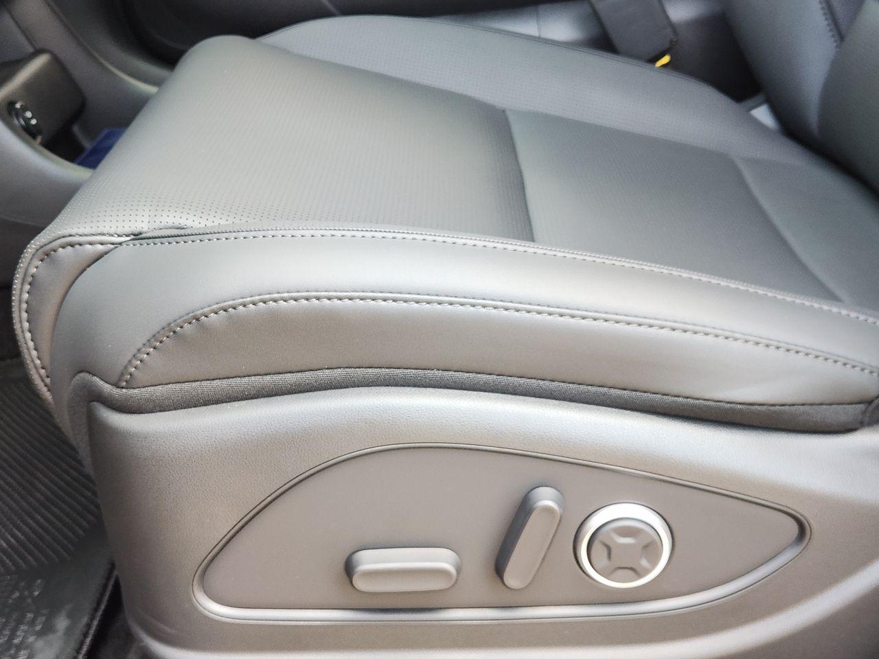 New 2027 Ecotronic Gray Pearl Hyundai Blue SEL Premium 7P image 24