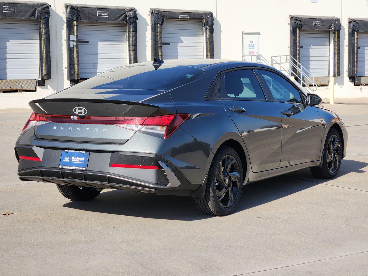 New 2026 A5G Gray Hyundai SEL Sport image 4