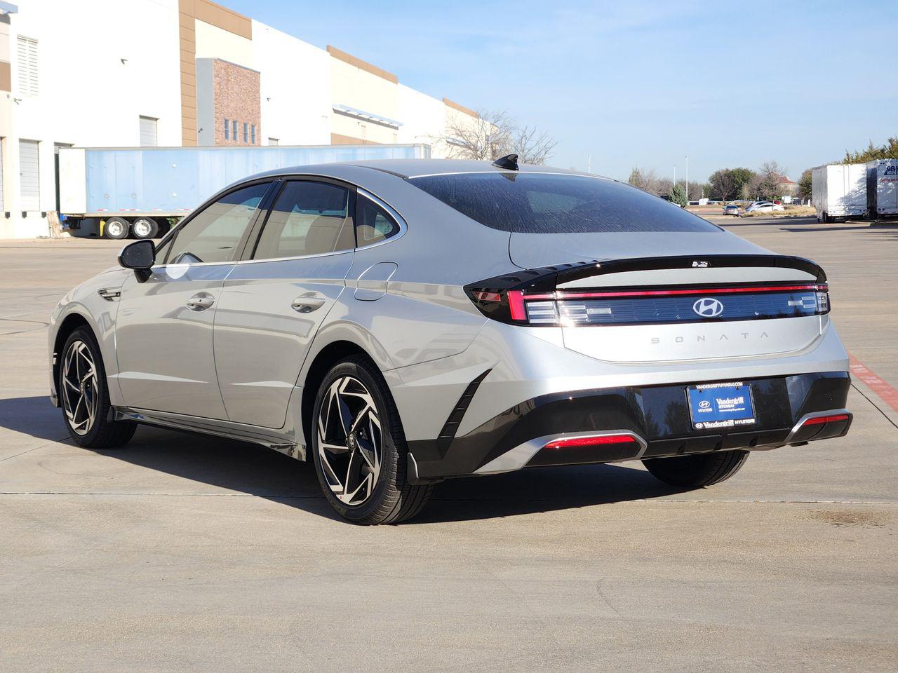 New 2026 Aero Silver Hyundai SEL Sport image 3