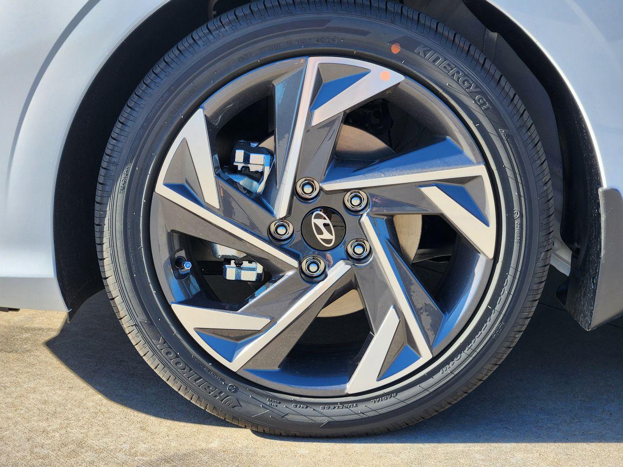 New 2026 Serenity White Hyundai Limited image 9