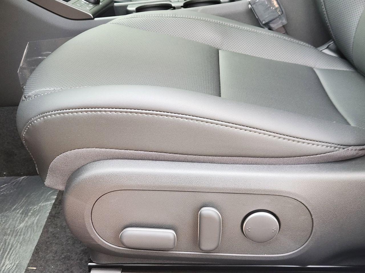 New 2026 SAW White Hyundai Limited FWD image 24