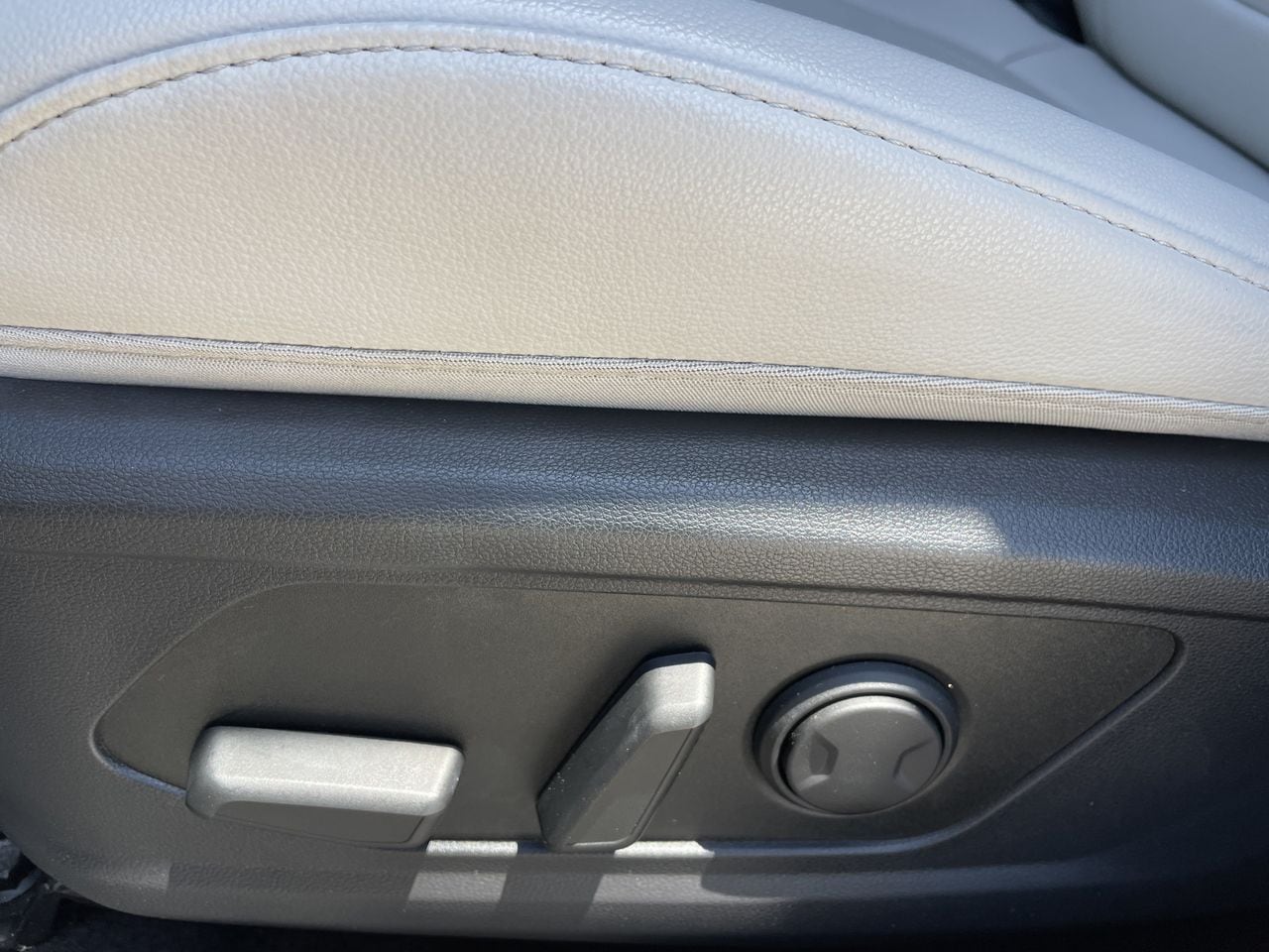 Used 2025 Phantom Black Hyundai SEL Convenience image 24