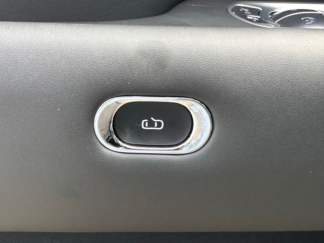 Used 2025 Vik Black Genesis 3.5T e-SC image 27