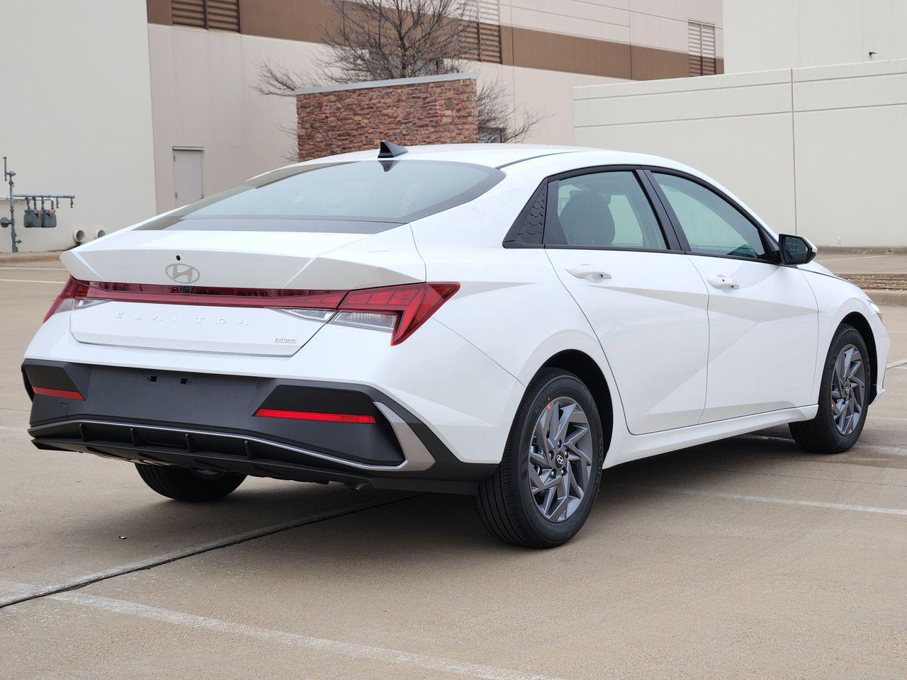 New 2026 W6H White Hyundai Blue image 4