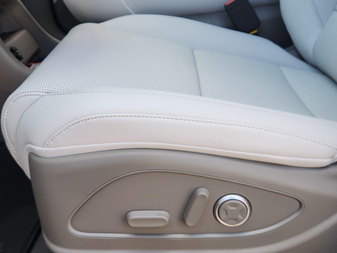 New 2027 Creamy White Pearl Hyundai Limited FWD image 24
