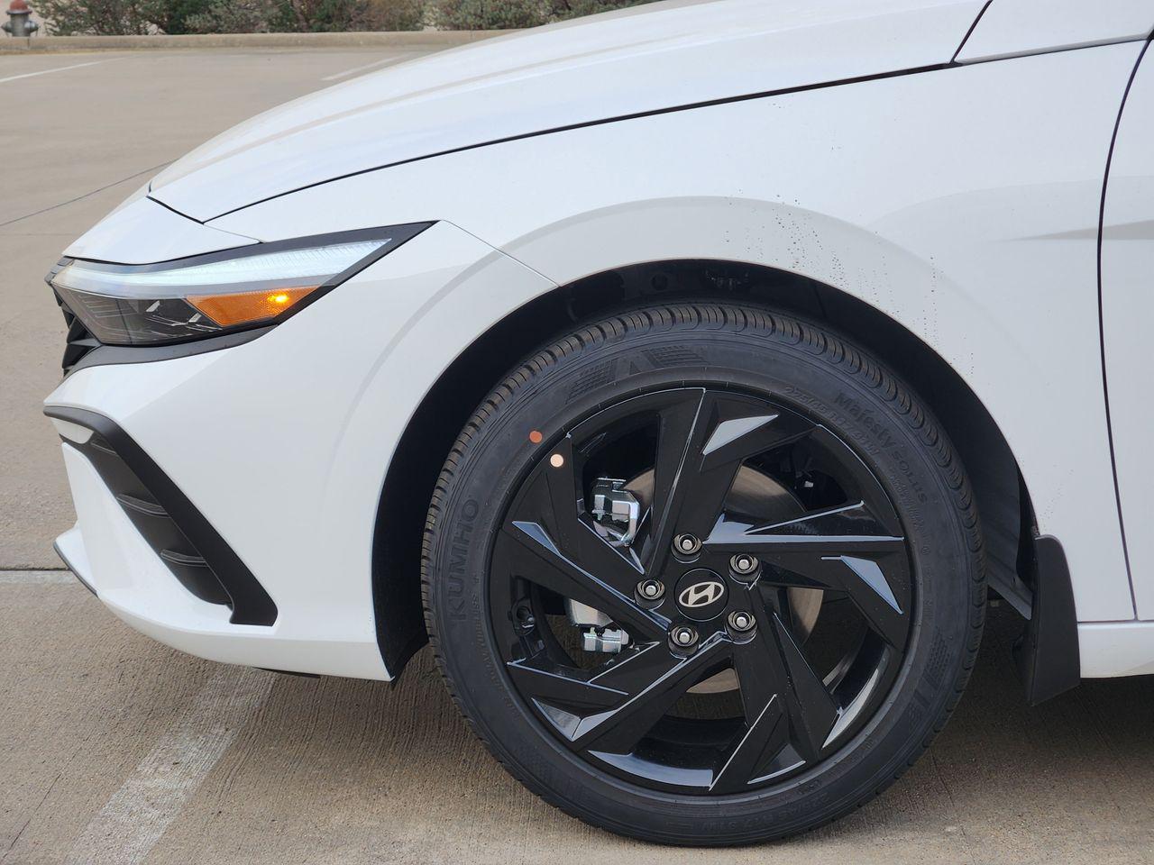 New 2026 W6H White Hyundai SEL Sport image 5