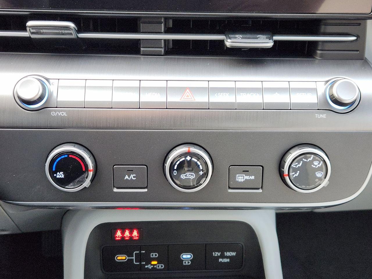 New 2026 SAW White Hyundai SE FWD image 15