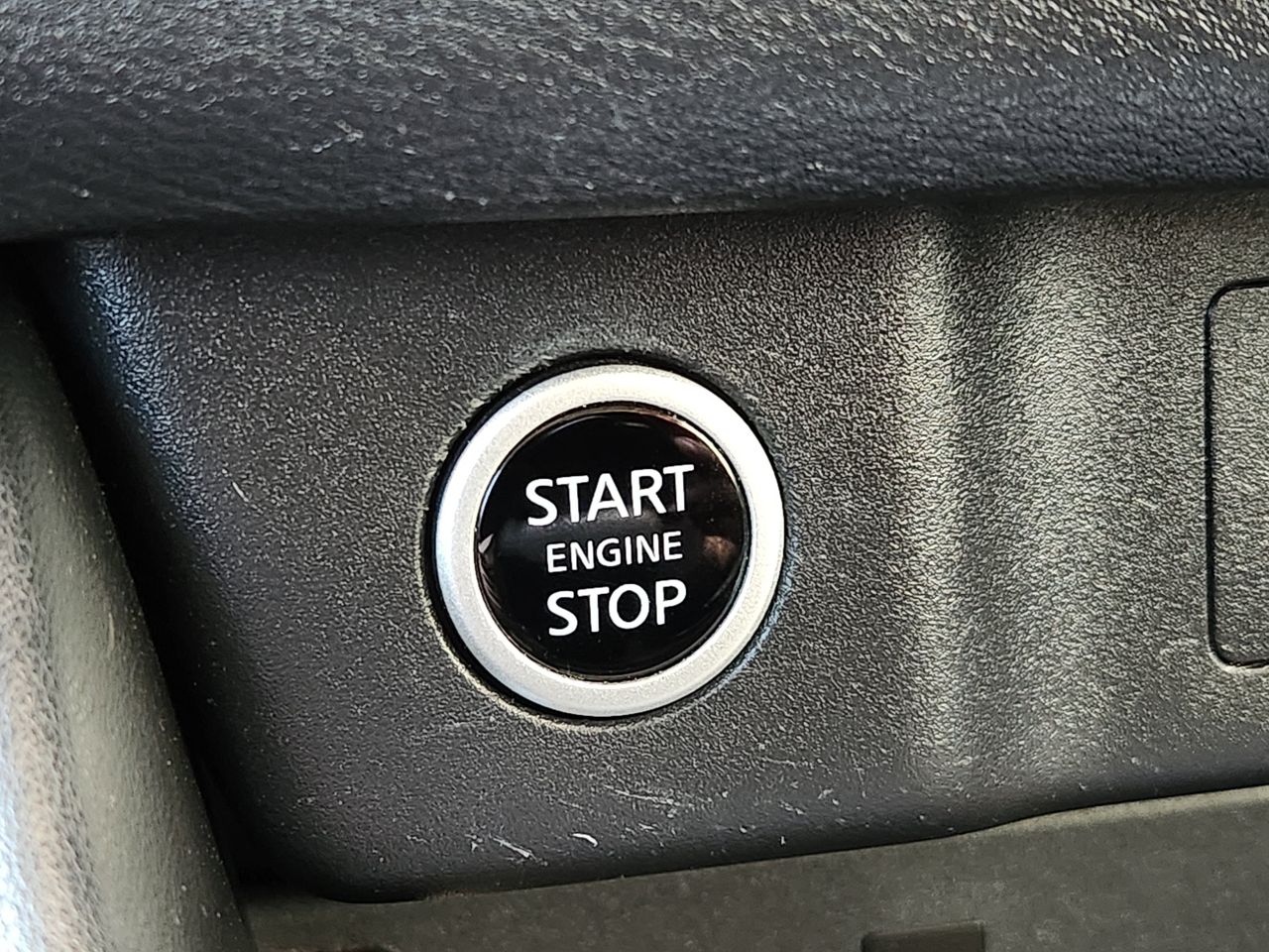 Used 2023 Super Black Nissan Platinum image 18