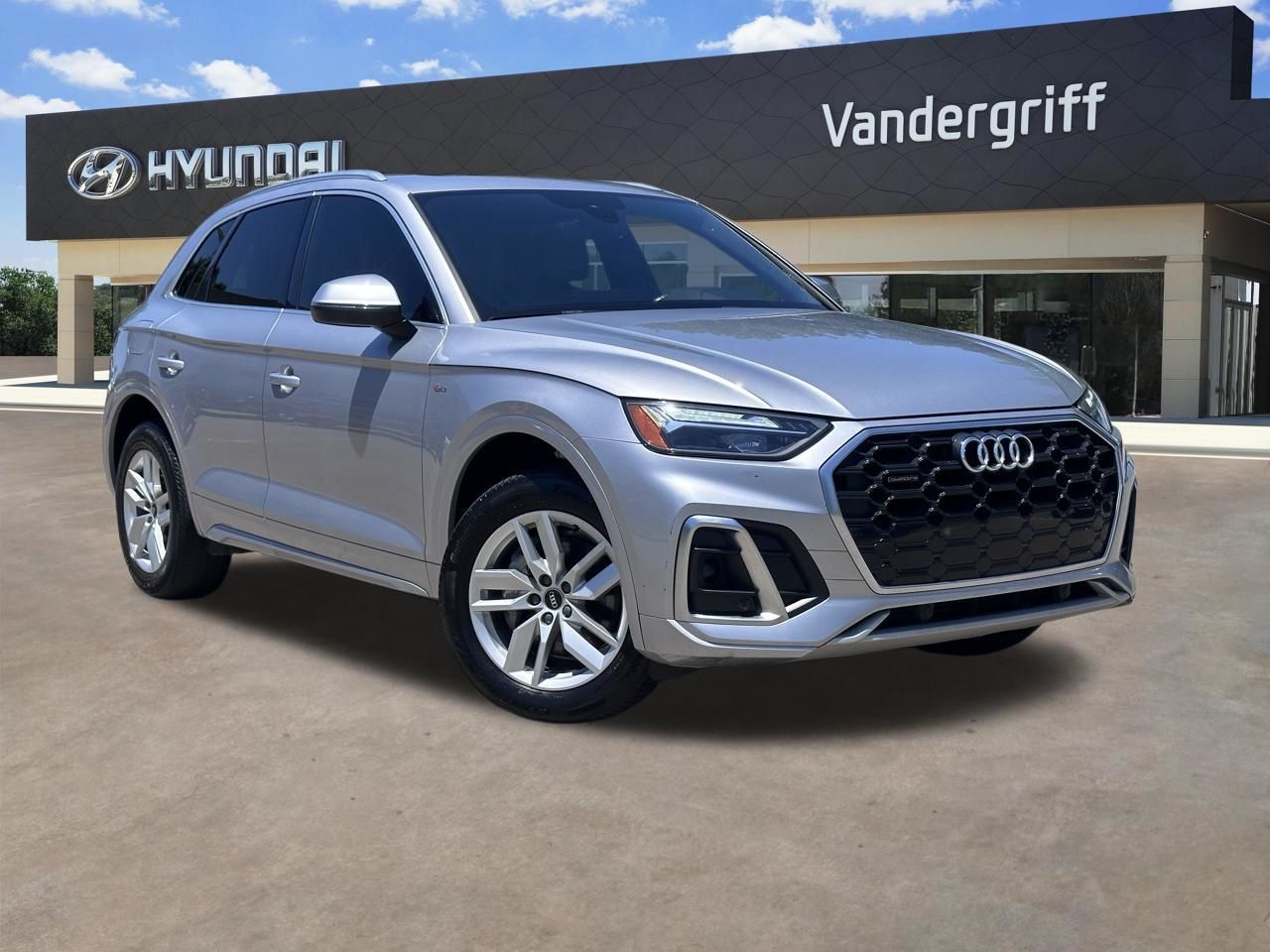 2022 Audi Q5 45 Premium's photo