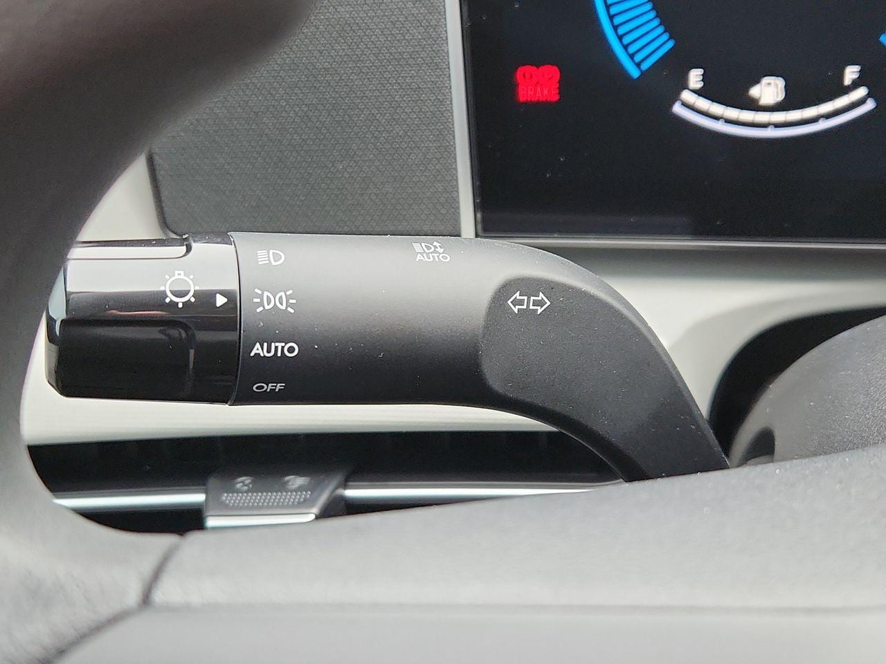 New 2026 Hampton Gray Hyundai SEL FWD image 27