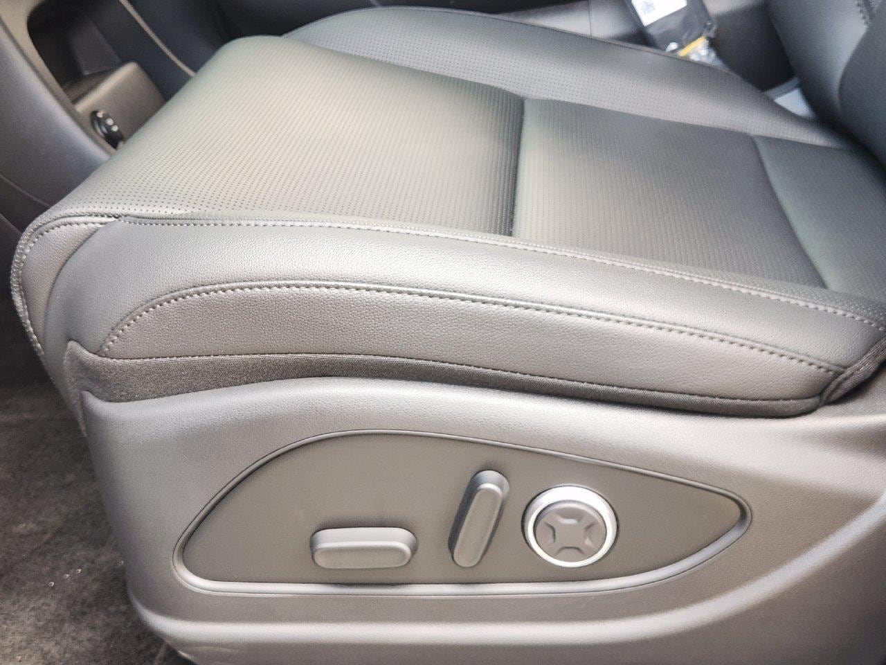 New 2027 Creamy White Pearl Hyundai Limited image 24