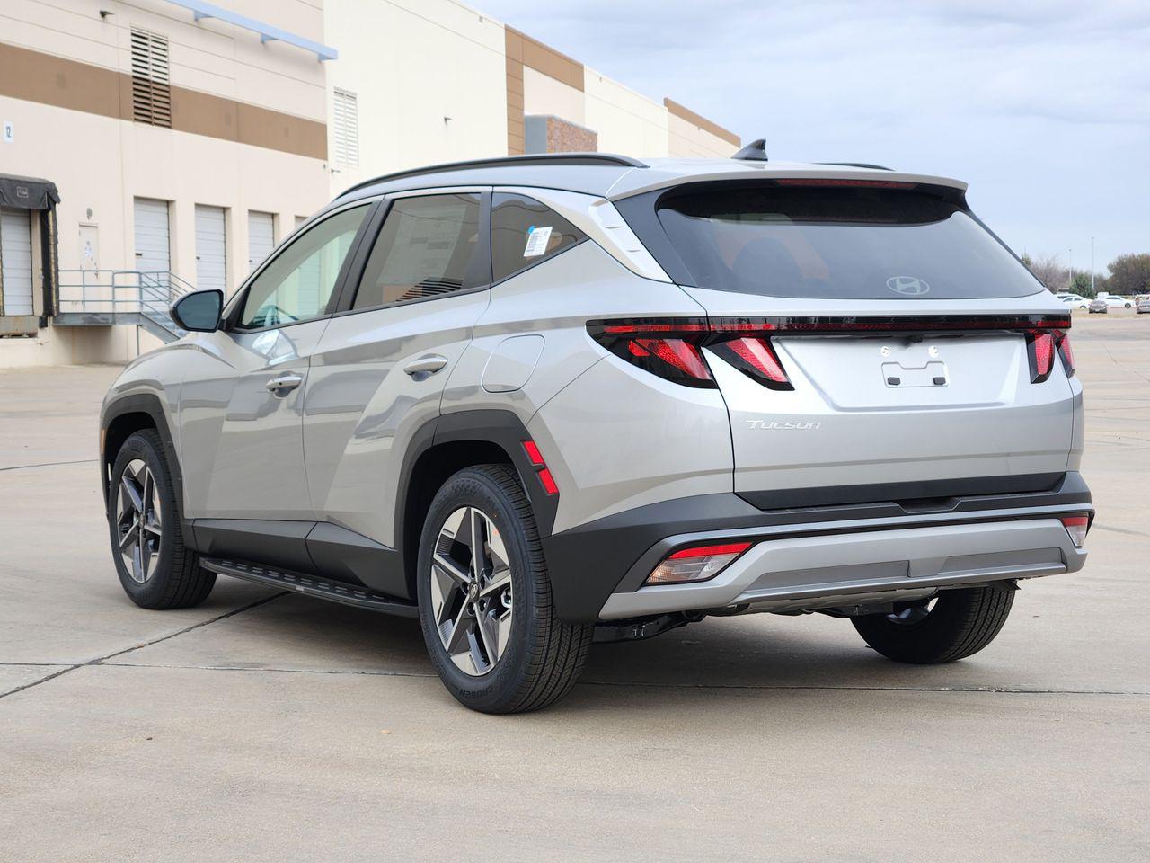 New 2026 R2T Silver Hyundai SEL FWD image 3