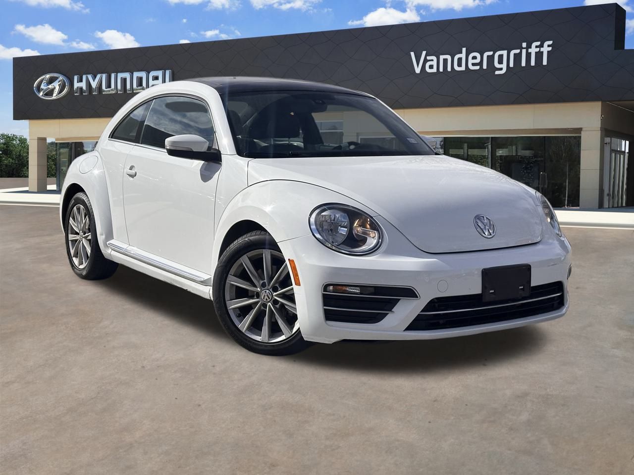 2018 Volkswagen Beetle SE's photo