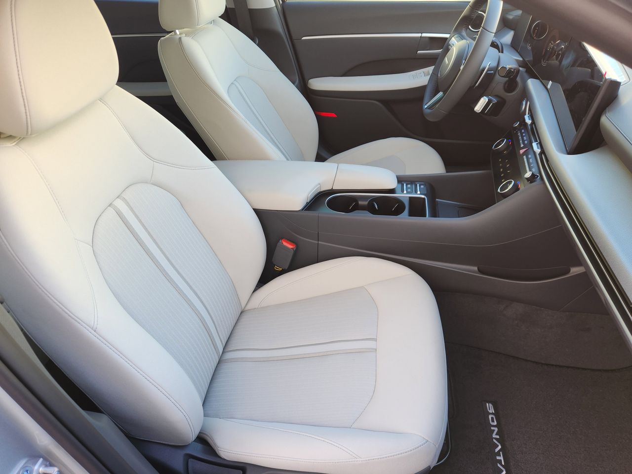 New 2026 T4A Silver Hyundai SEL Sport image 10