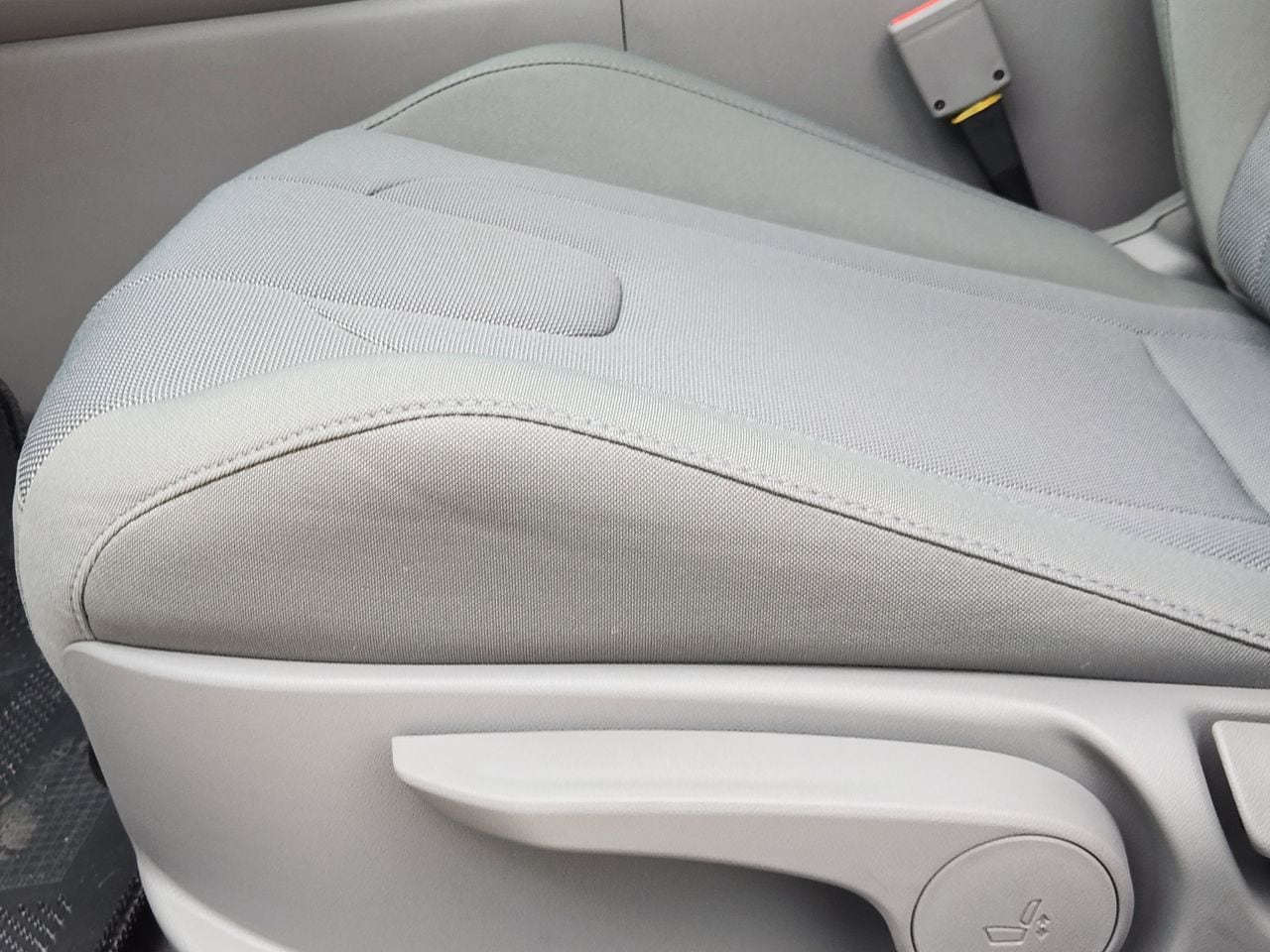 New 2026 W6H White Hyundai SE image 21