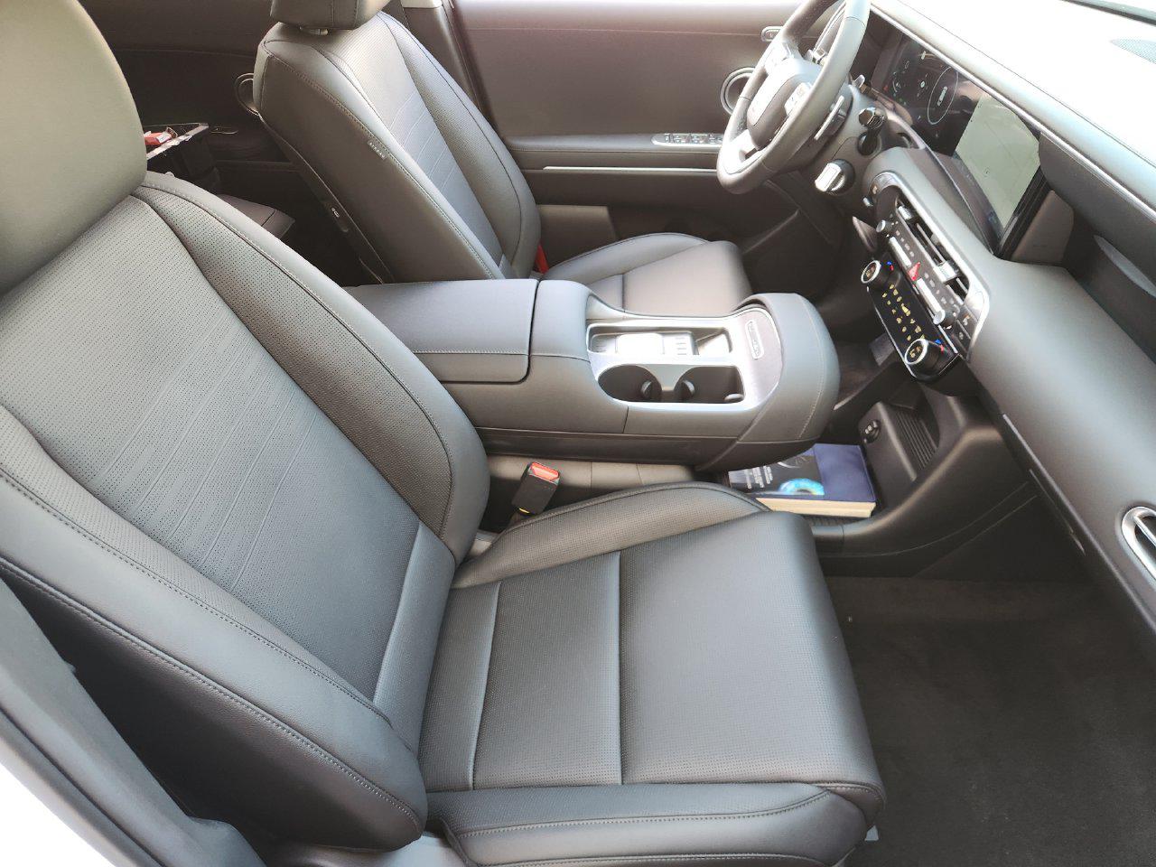 New 2027 Creamy White Pearl Hyundai Limited image 11