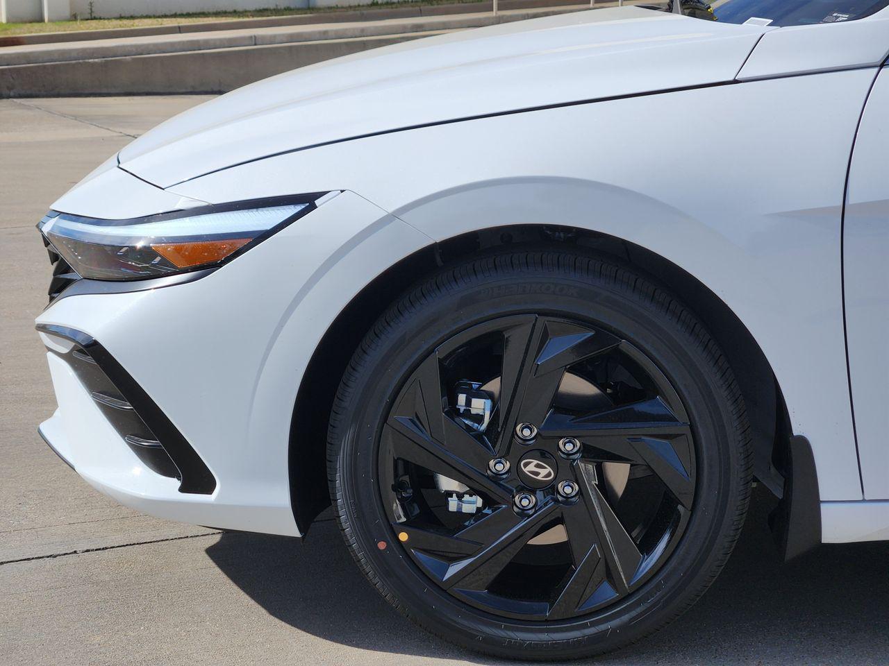 New 2026 W6H White Hyundai SEL Sport Premium image 5