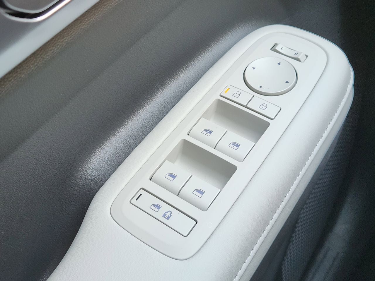 New 2026 W6H White Hyundai SEL FWD image 21