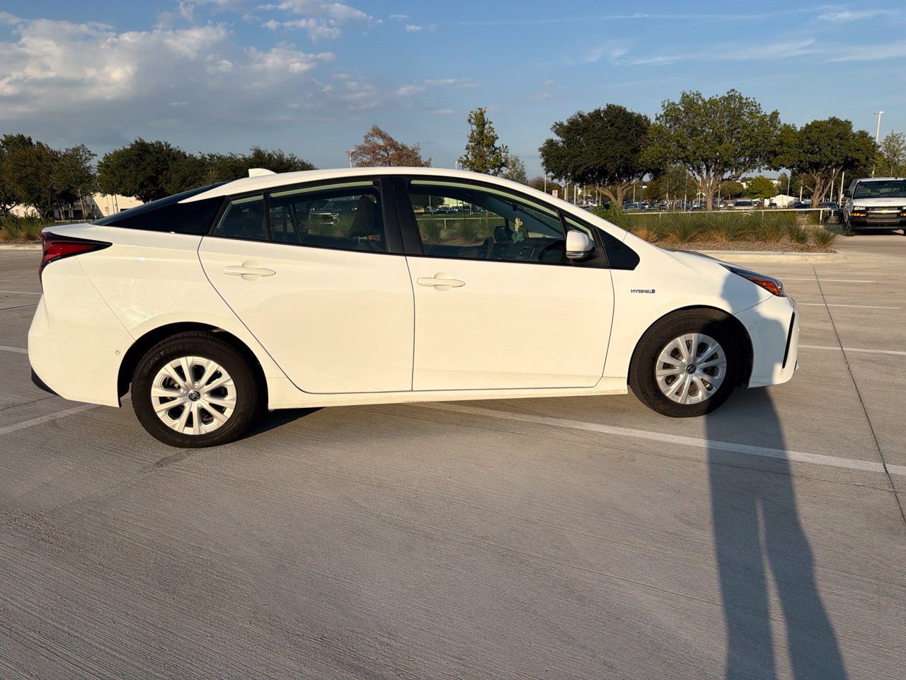 Used 2022 White Toyota LE image 5