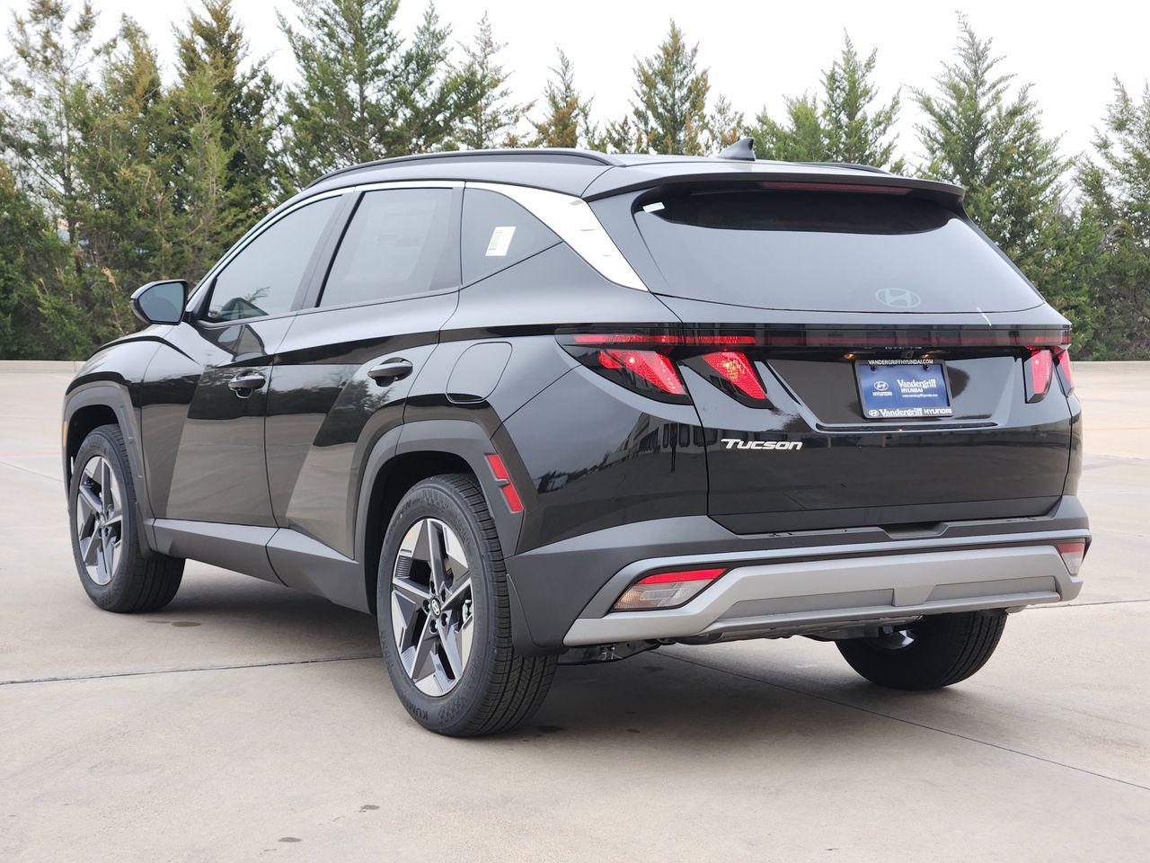 New 2026 Phantom Black Hyundai SEL FWD image 3