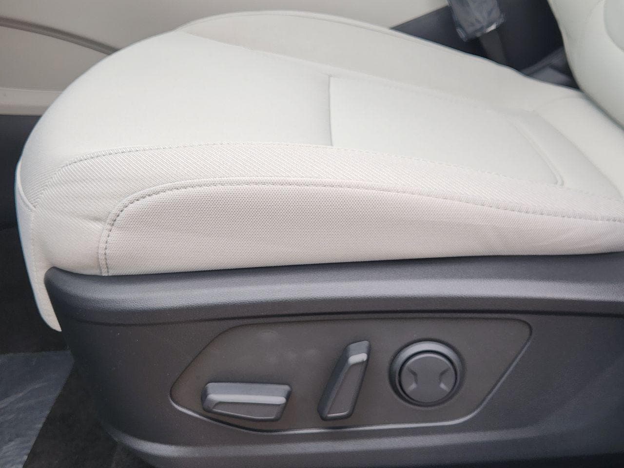 New 2026 Serenity White Pearl Hyundai SEL FWD image 23