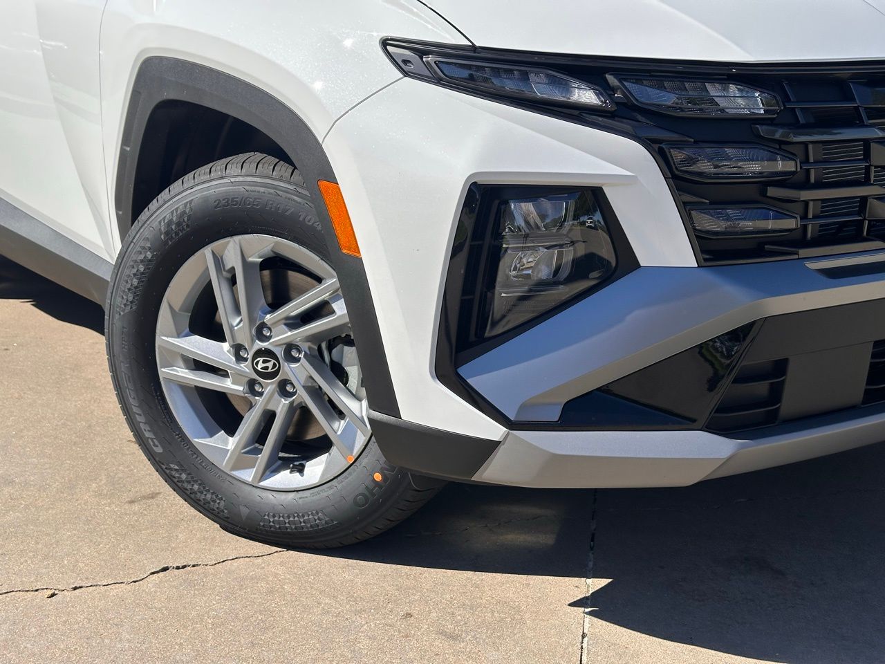 2026 Hyundai Tucson SE photo 2