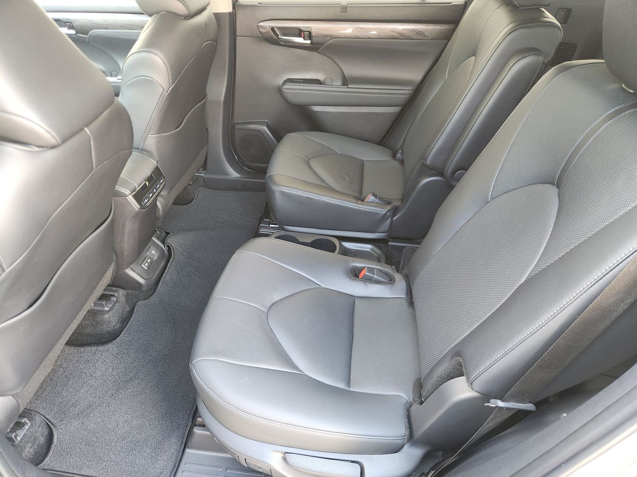 Used 2024 Moon Dust Toyota Limited image 27