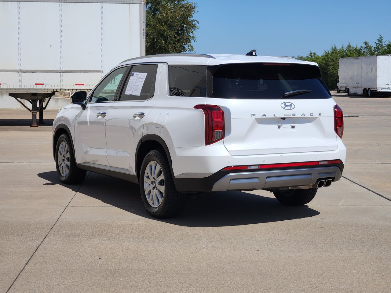 Used 2025 Hyper White Hyundai SEL image 3