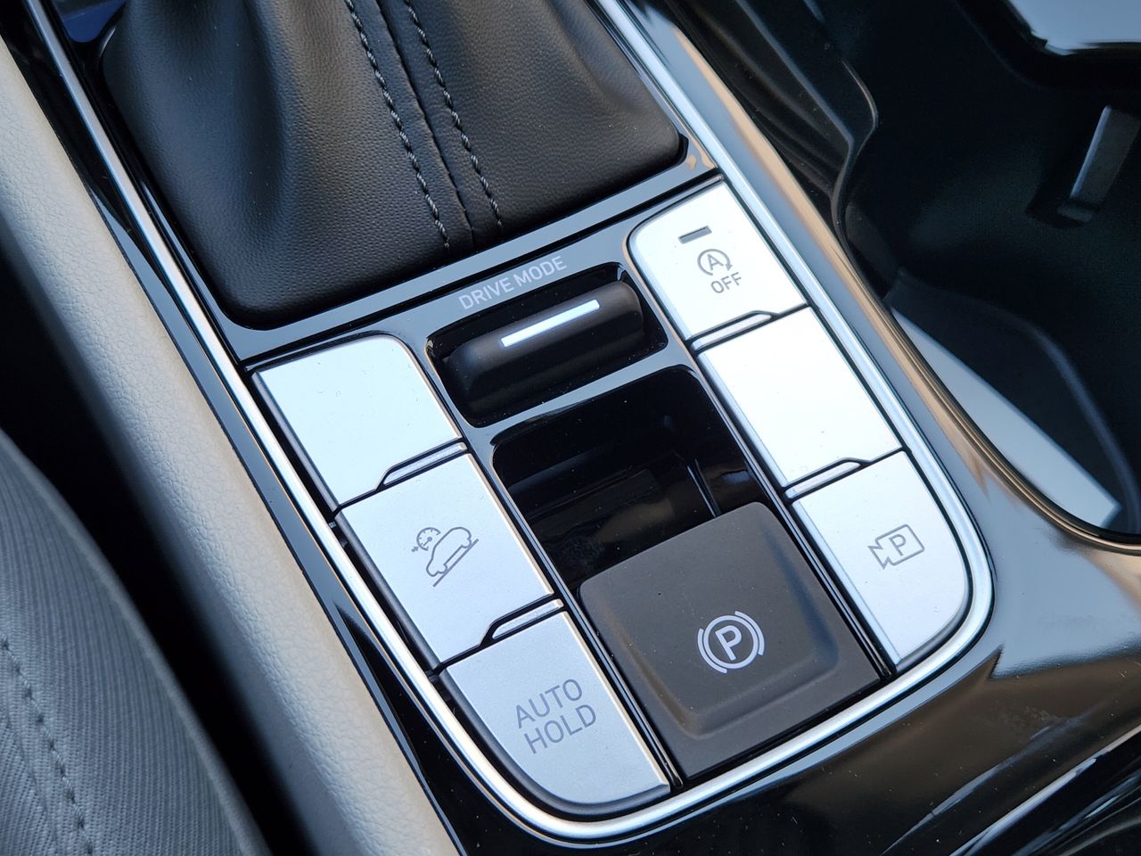 New 2026 S3B Black Hyundai SEL FWD image 19