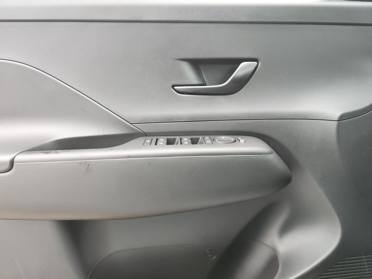 New 2026 SAW White Hyundai SE FWD image 22