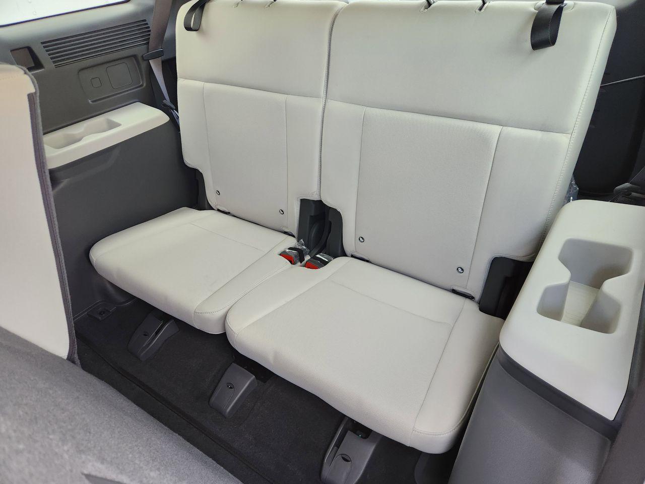 New 2026 W6H White Hyundai SE FWD image 30