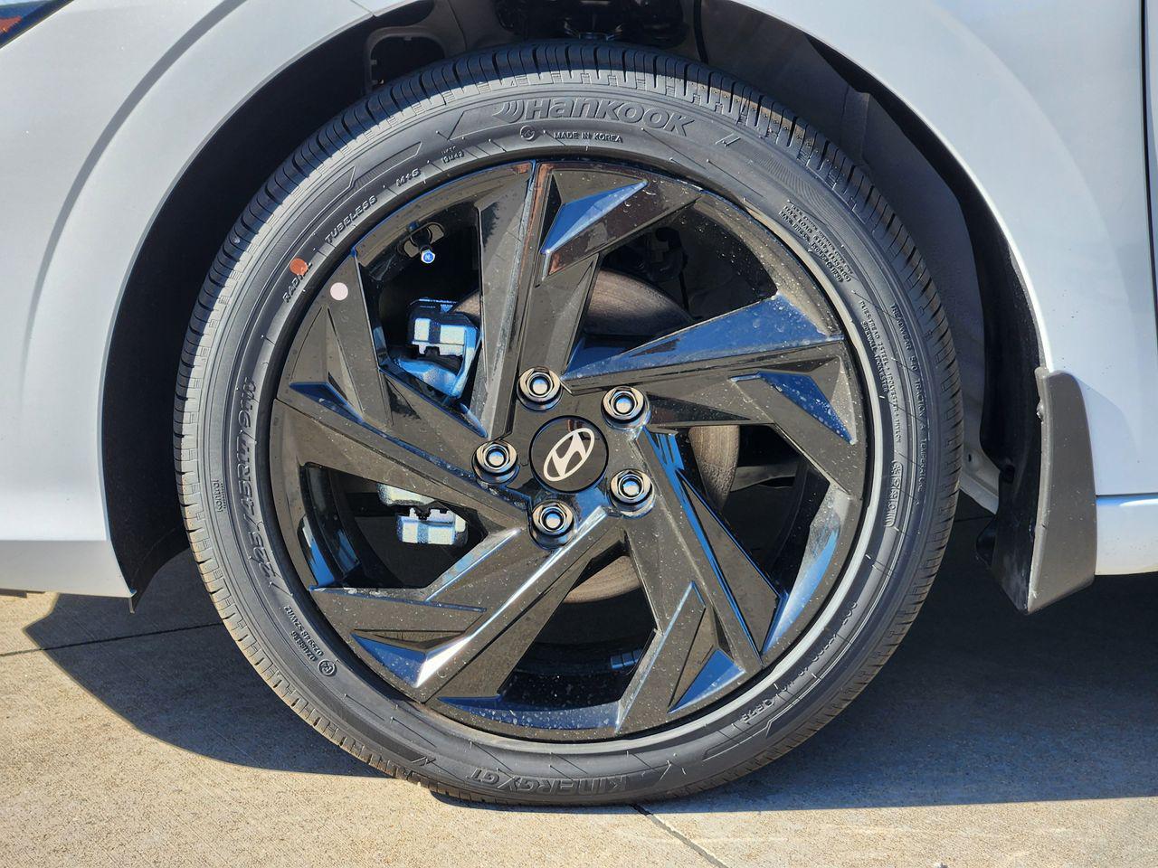 New 2026 W6H White Hyundai SEL Sport Premium image 9