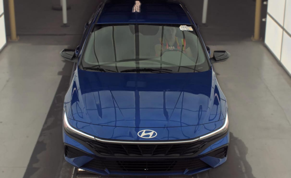 Used 2025 Intense Blue Hyundai SEL Sport image 2