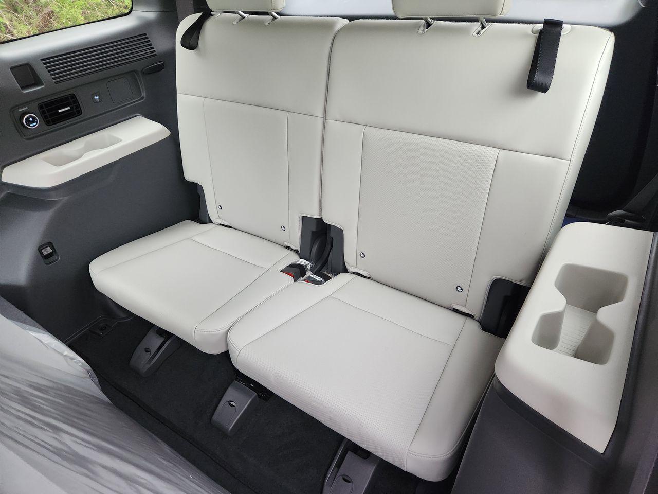 New 2026 Phantom Black Hyundai SEL AWD image 30