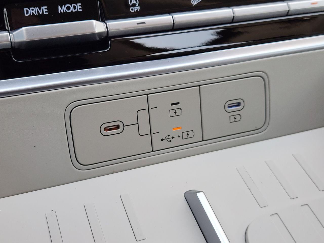 New 2027 Hampton Gray Hyundai SE FWD image 17