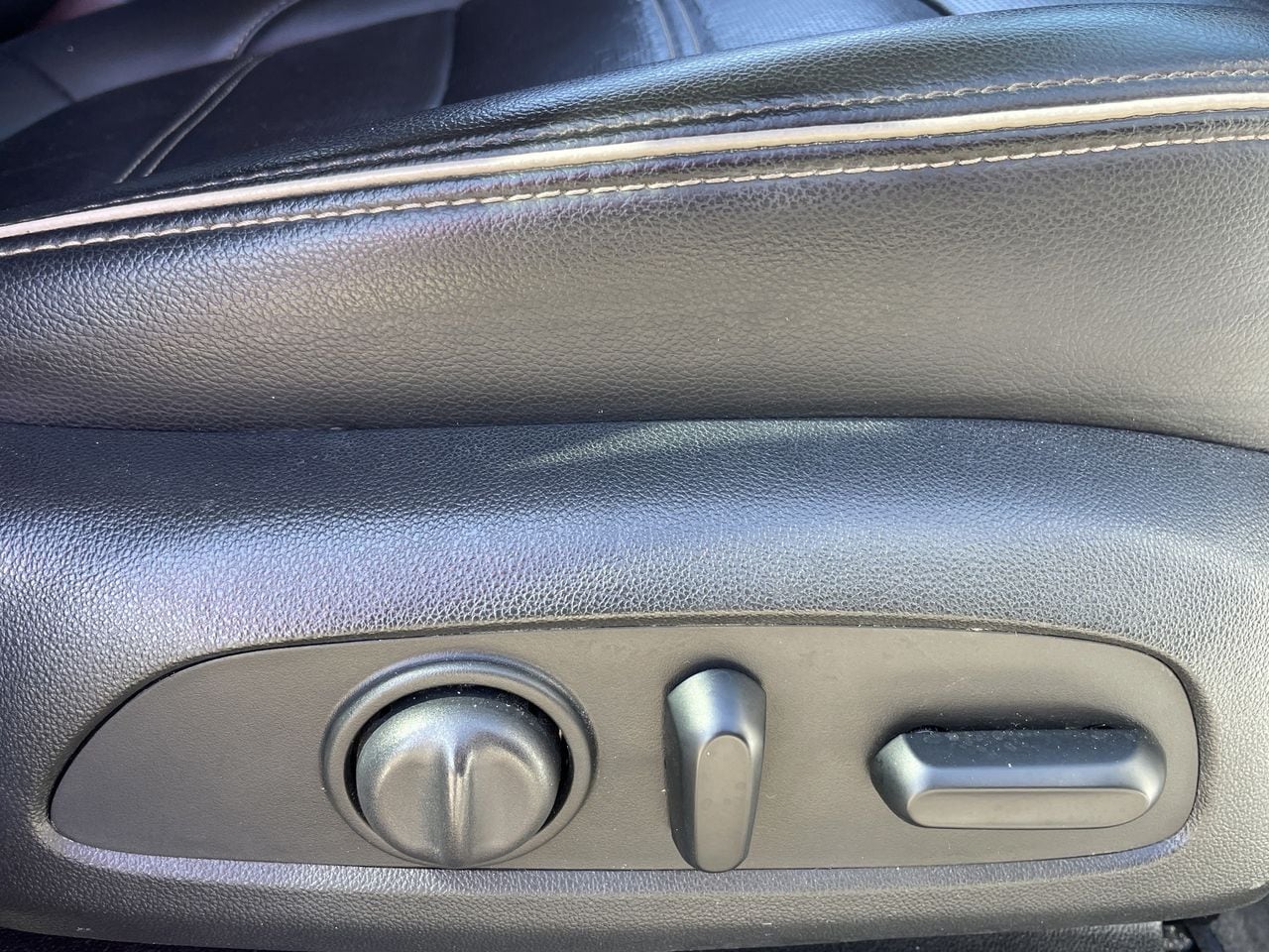 Used 2023 Summit White GMC Denali image 26