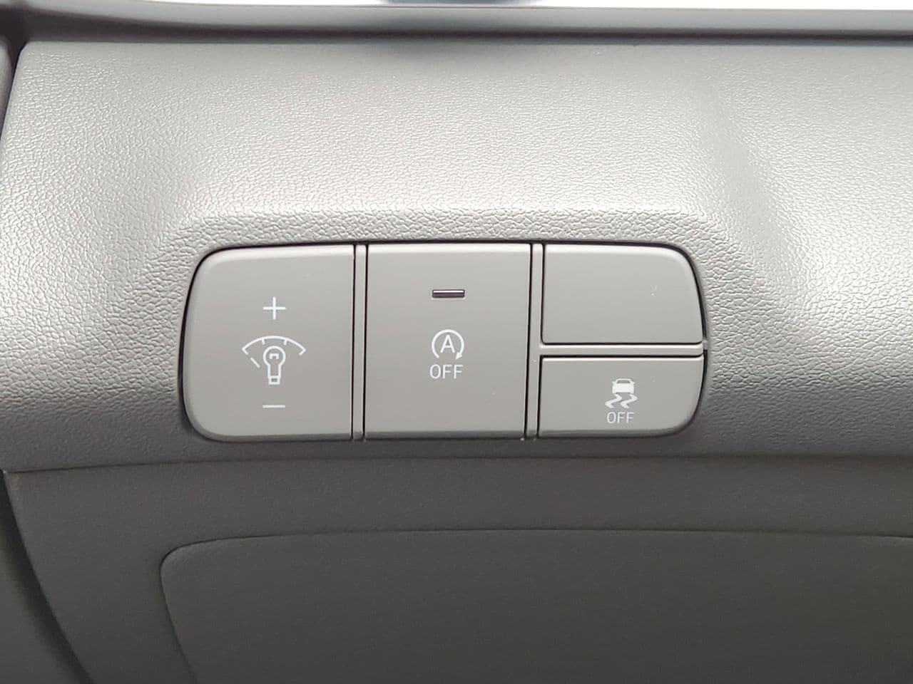 New 2026 W6H White Hyundai SE image 18