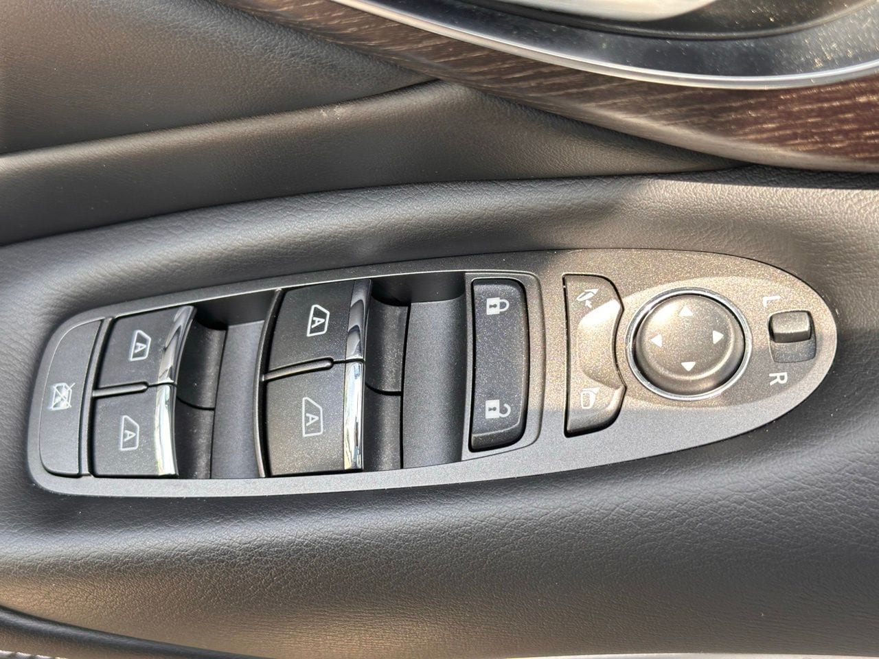 Used 2023 Black Obsidian INFINITI Sensory image 24