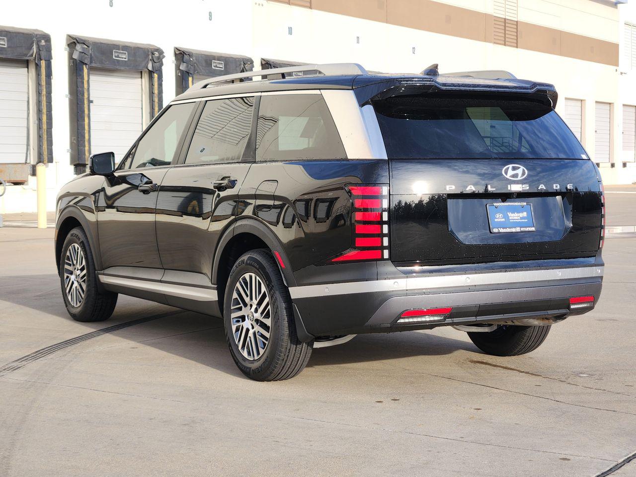 New 2026 A2B Black Hyundai SEL Premium FWD image 3