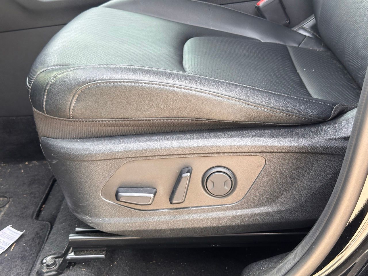 Used 2025 Ebony Black Kia EX image 25