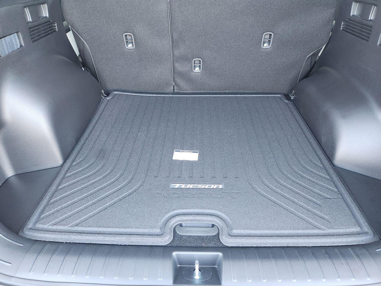 New 2026 W6H White Hyundai SE FWD image 30