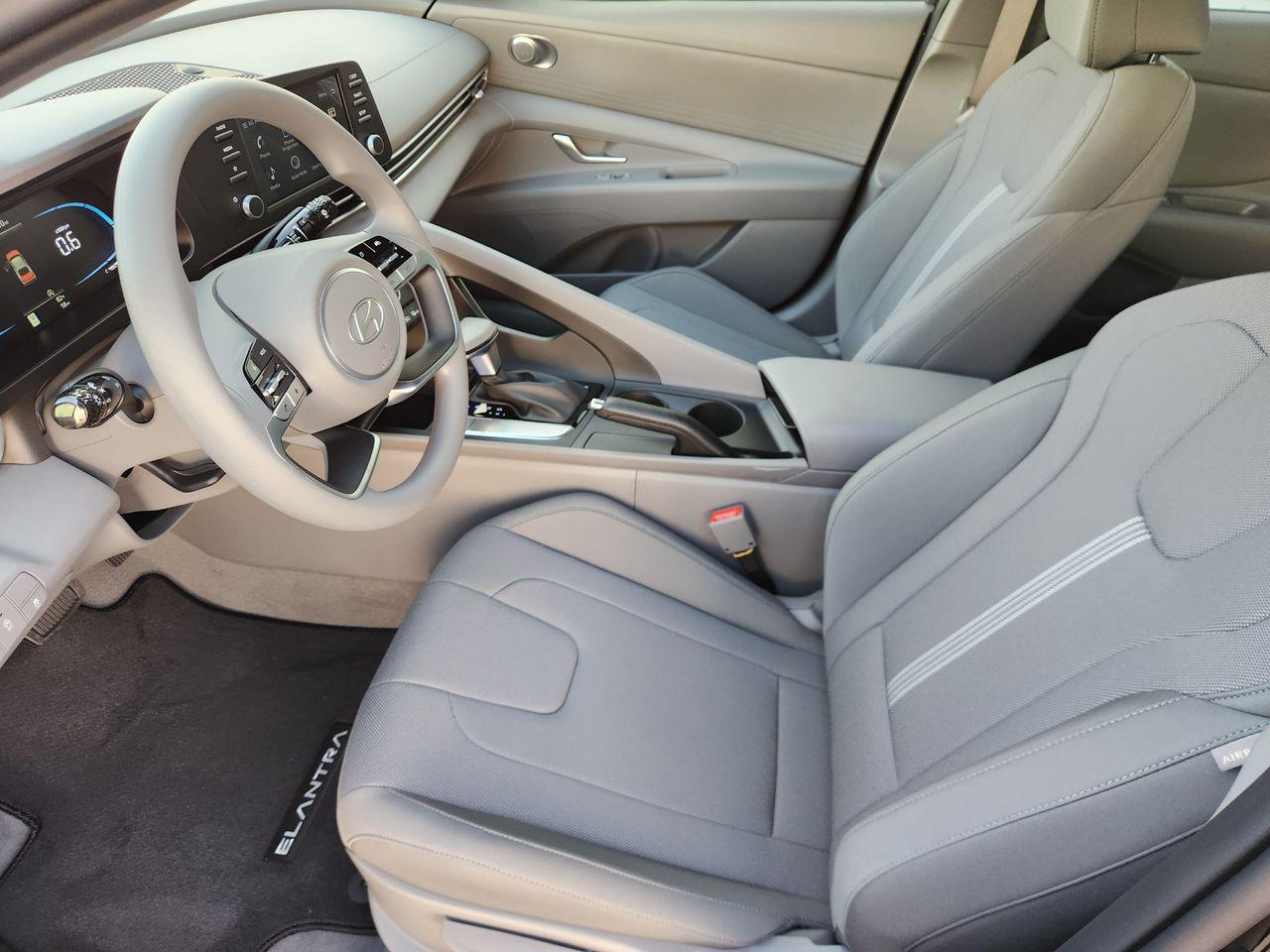New 2026 Abyss Black Hyundai SE image 9