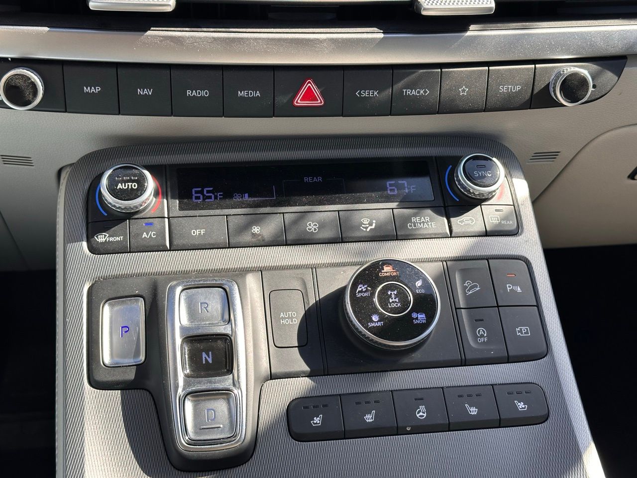 Used 2025 Graphite Hyundai Limited image 35