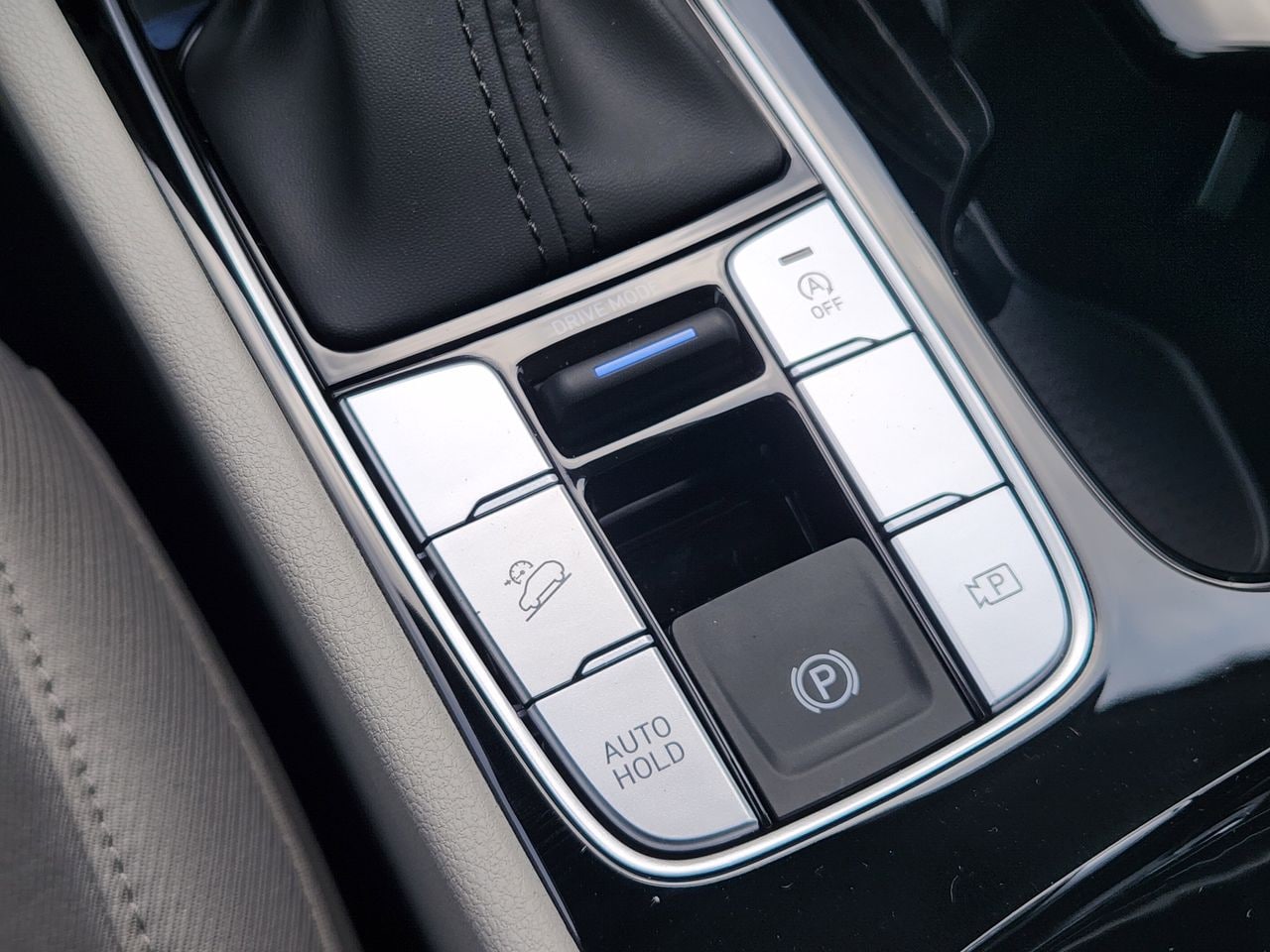 New 2026 S3B Black Hyundai SEL FWD image 19