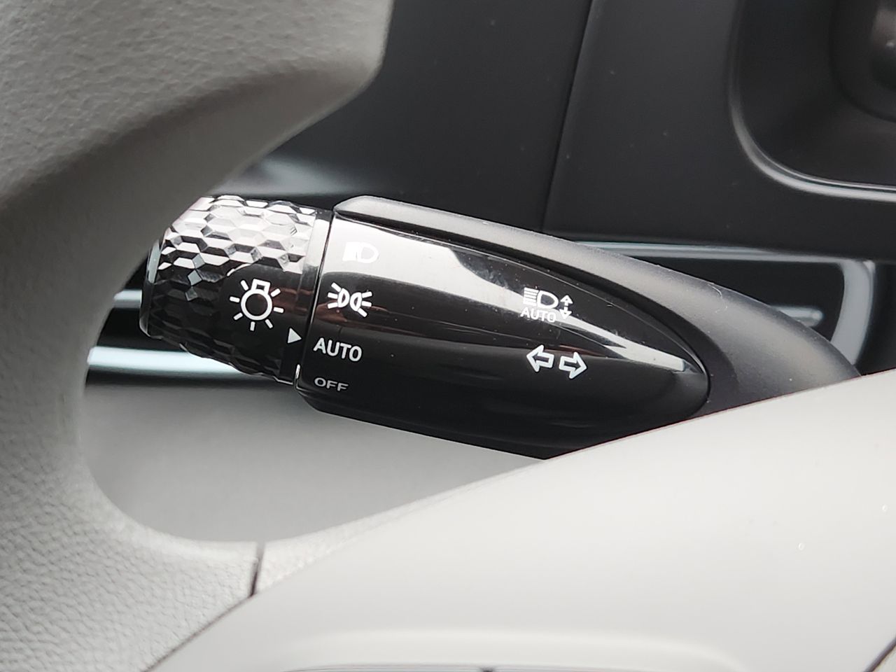 New 2026 W6H White Hyundai SE image 26