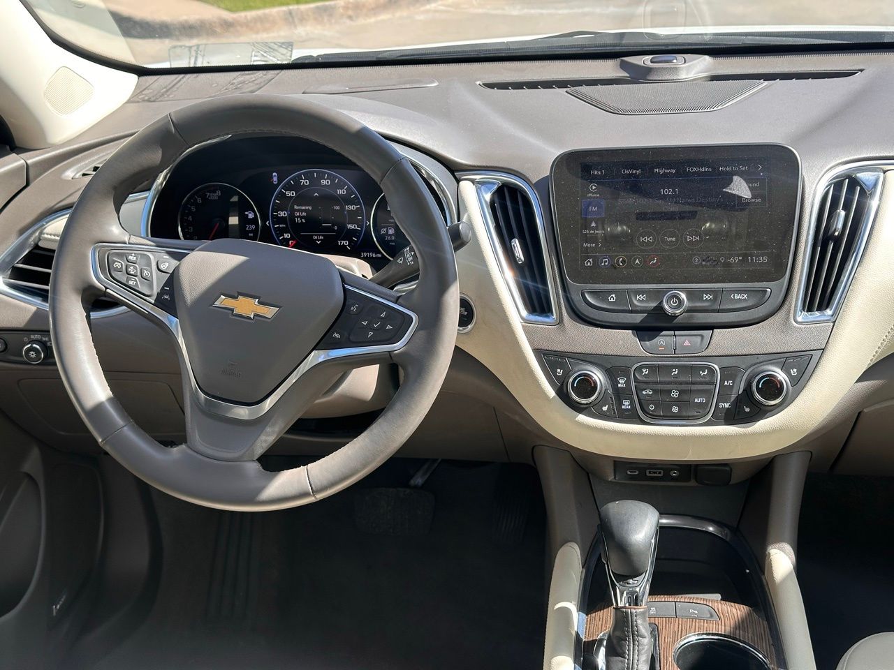 Used 2024 Summit White Chevrolet LT 2LT image 20