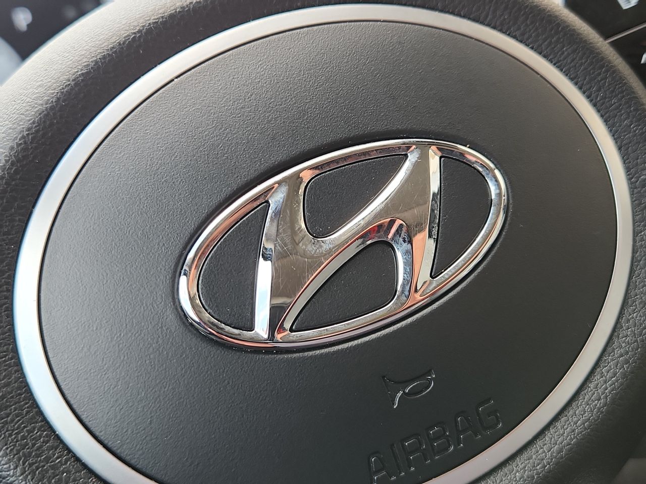 Used 2022 Amazon Gray Hyundai SEL image 30