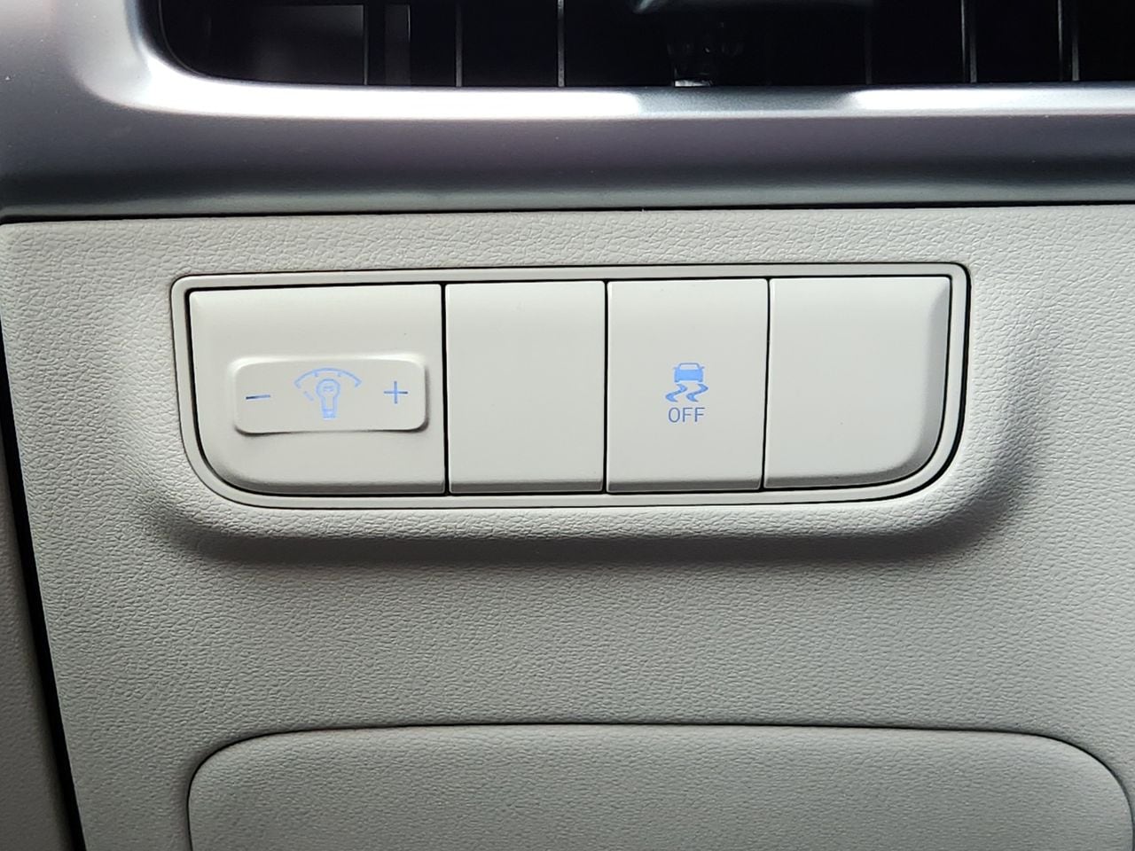 New 2026 W6H White Hyundai SE FWD image 20