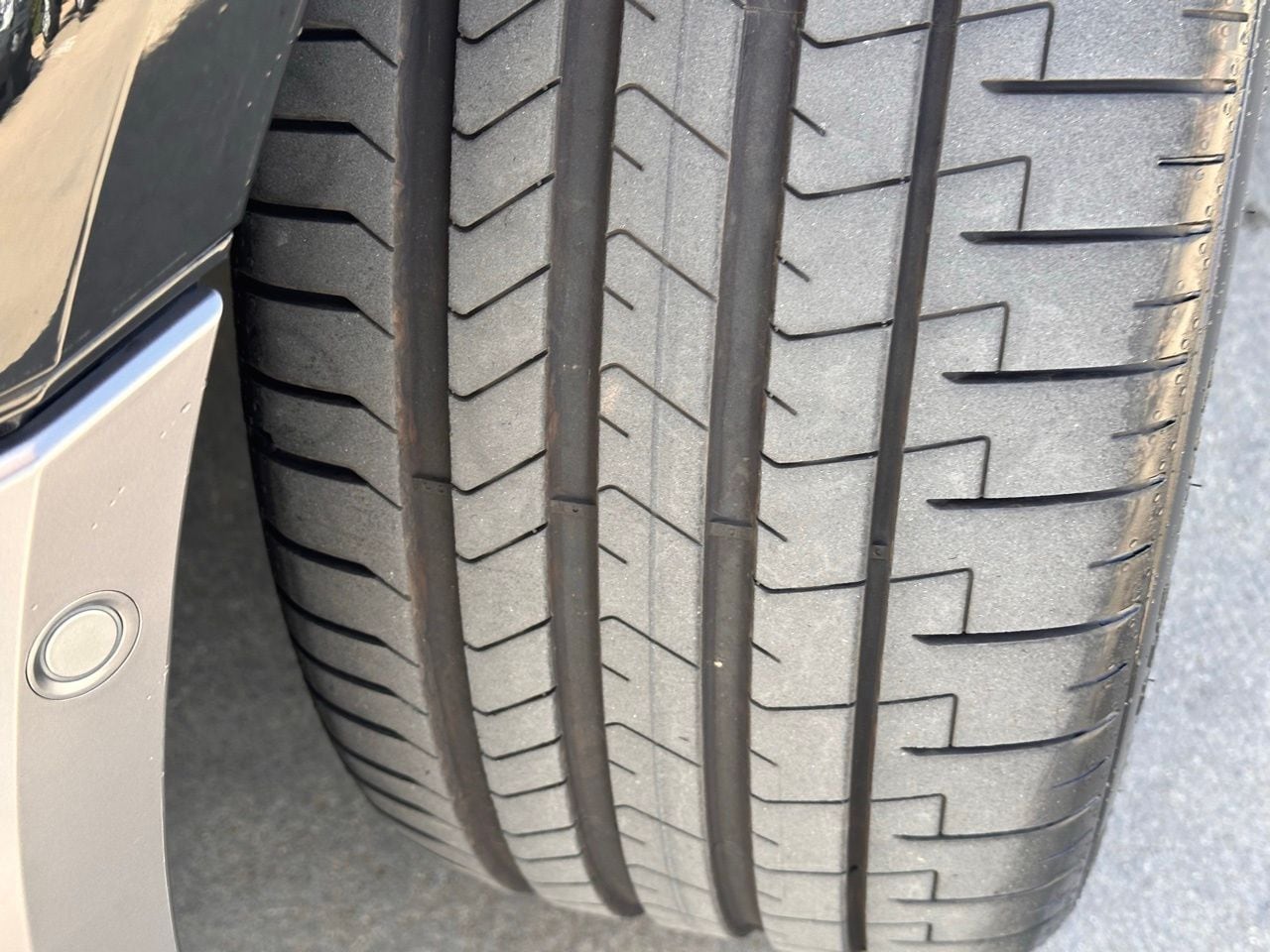 Used 2025 Abyss Black Hyundai Base image 3