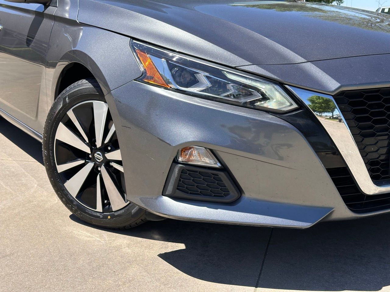 Used 2021 Gun Metallic Nissan 2.5 SV image 4